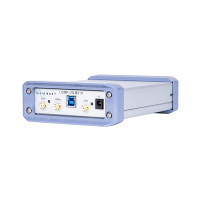 NI USRP B210 متوافق ، Artix TM 7 100T FPGA ، AD9361 RF 70 MHz-6 GHz 56 MHz BW كل قناة 2 USRP جهاز راديو محدد برمجيًا ، الوصول إلى GSM و LTE